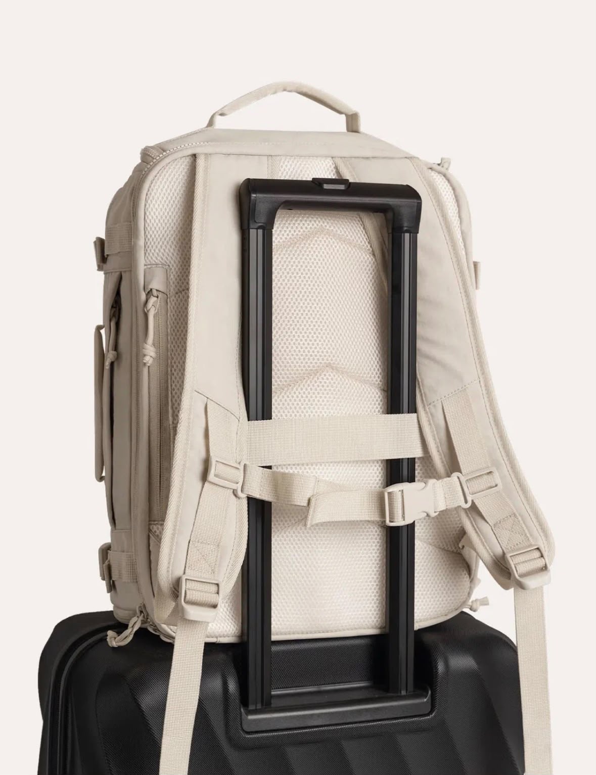 The Travel Bag – Expandable 28–38 L Travel Backpack, detail view 1