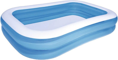 Blau-weißer aufblasbarer Familienpool aus robustem PVC im Garten