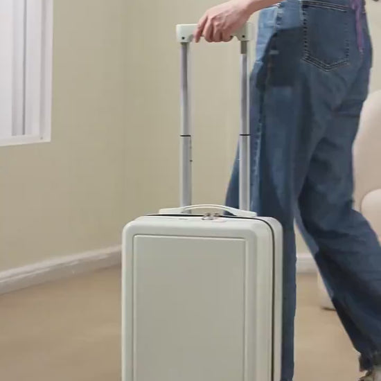 Video: The Carry-On Suitcase – Carry-On Hardshell Suitcase with USB Port & Spinner Wheels